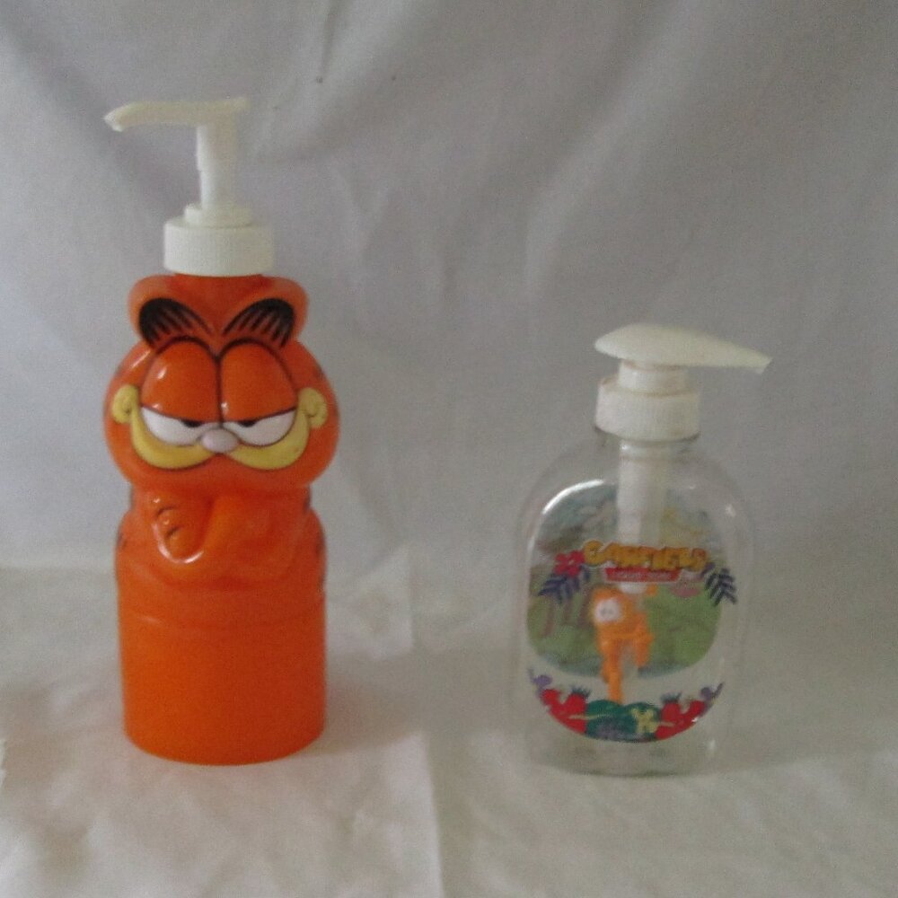Lot of 2 Garfield Soap Containers